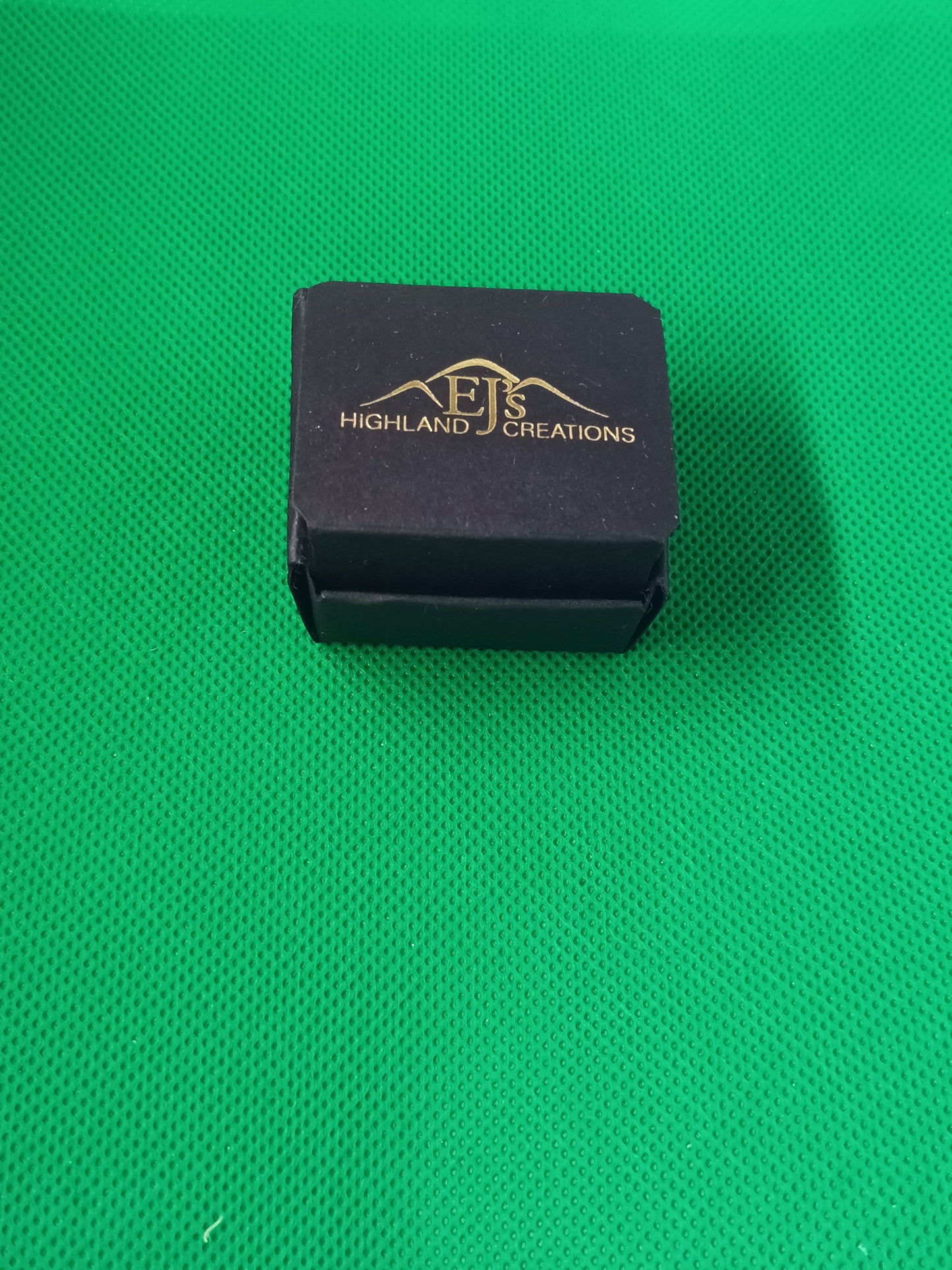 Autumnal Red Oval Gem Ring (delicate red leaves)