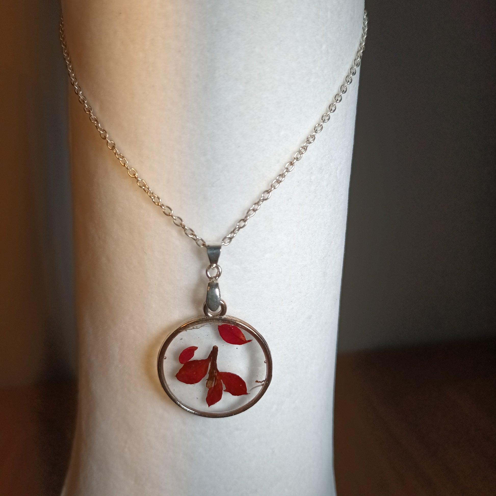 Delicate red leaves pendant necklace